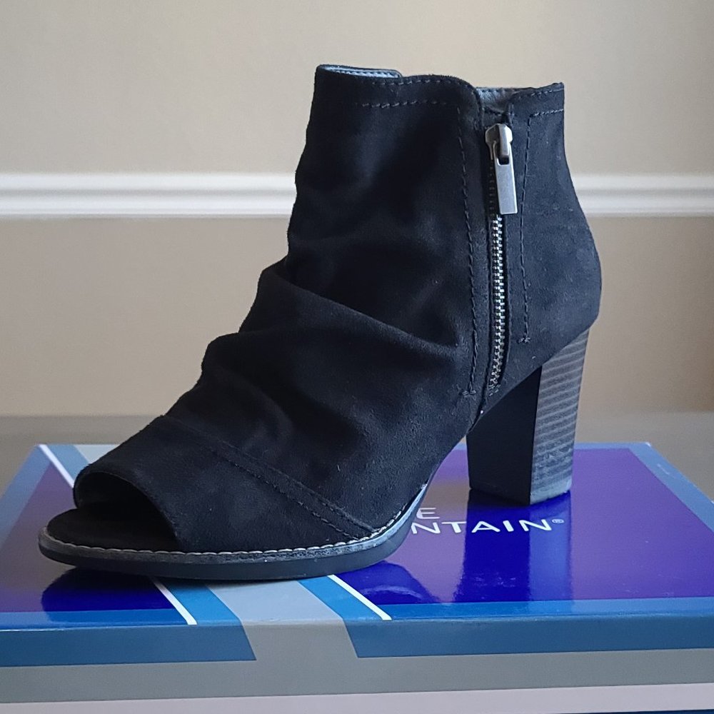 White Mountain Gemini Black Suede Slouch Ankle Boots - Size 8